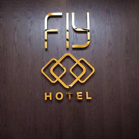 Fly Hotel Либревиль Экстерьер фото