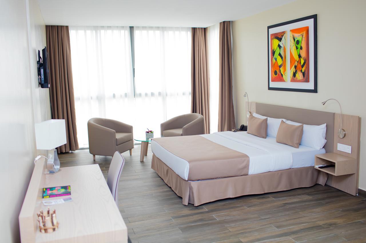 Fly Hotel Либревиль Экстерьер фото