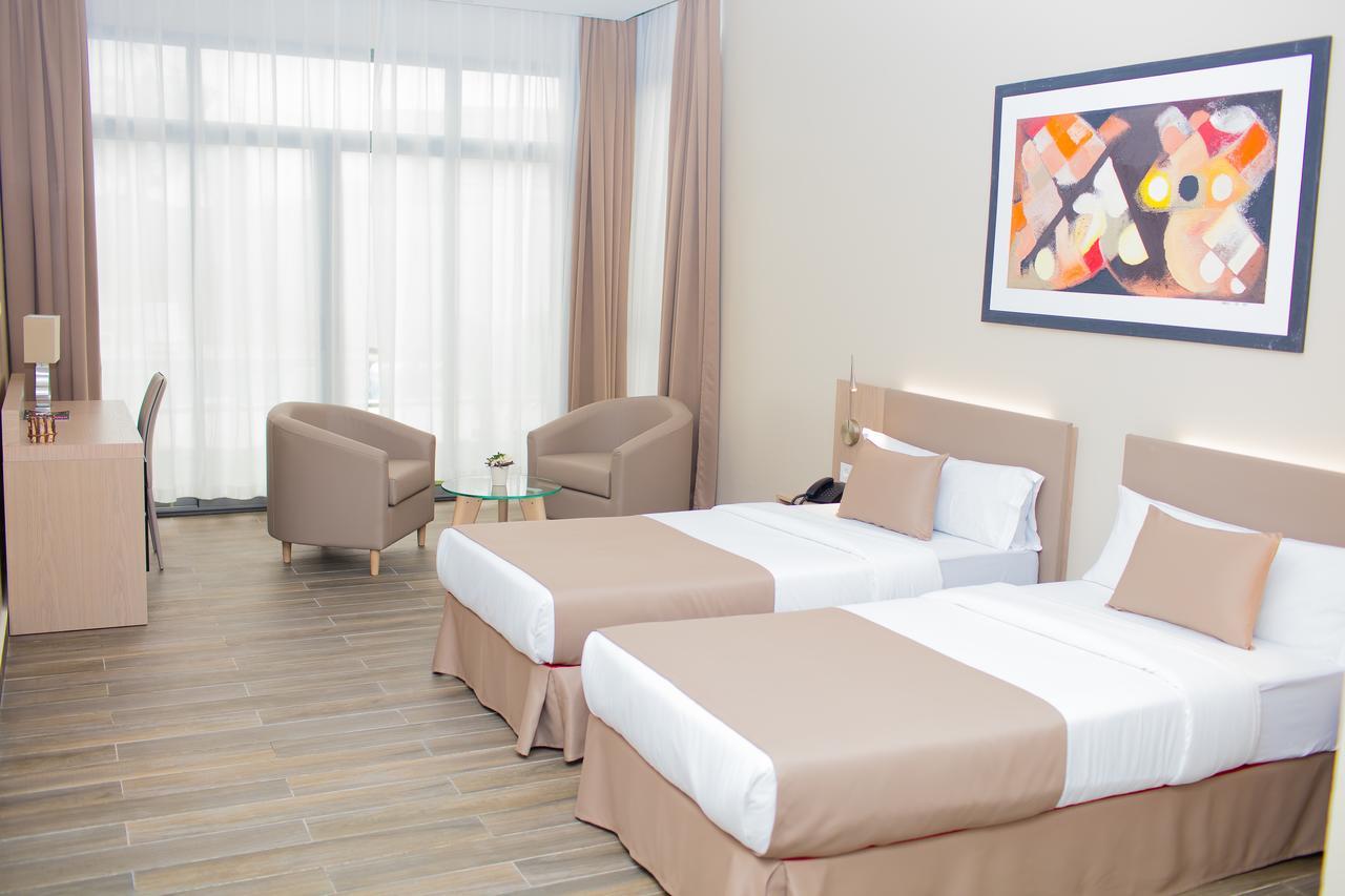 Fly Hotel Либревиль Экстерьер фото