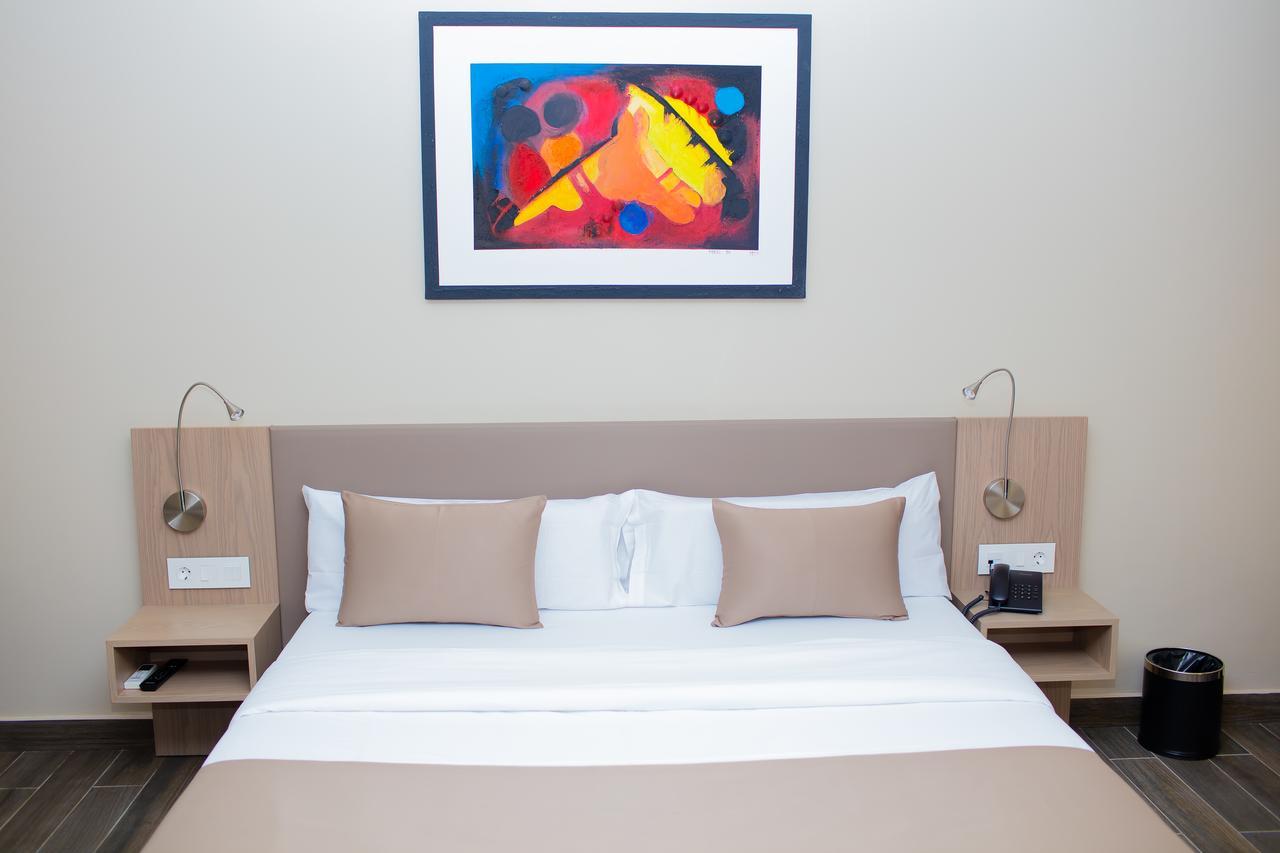 Fly Hotel Либревиль Экстерьер фото