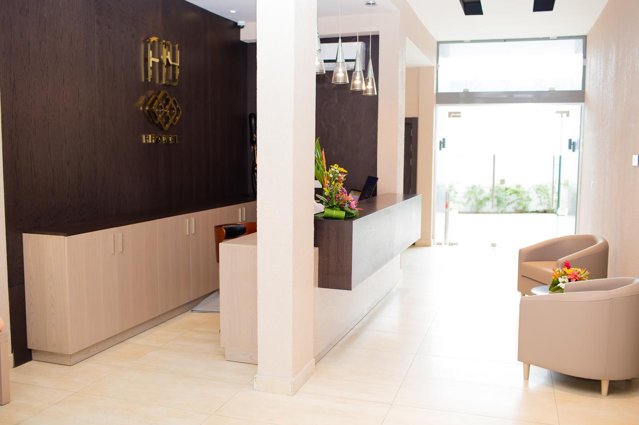 Fly Hotel Либревиль Экстерьер фото